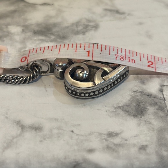 Vintage- Brighton twisted chain with heart pendant that opens with case - Picture 9 of 12